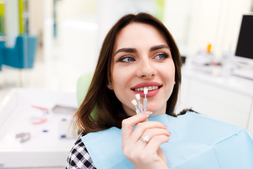 Scopri di più sull'articolo Faccette estetiche dentali: cosa sono, come funzionano e quando utilizzarle
